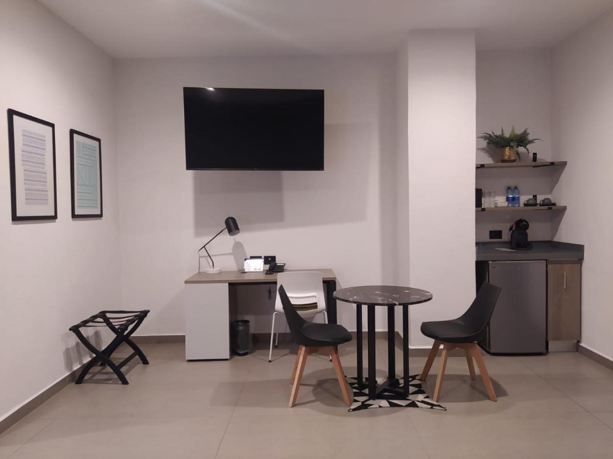 Th Hotel & Vivienda تيباتيتلان دي موريلوس المظهر الخارجي الصورة