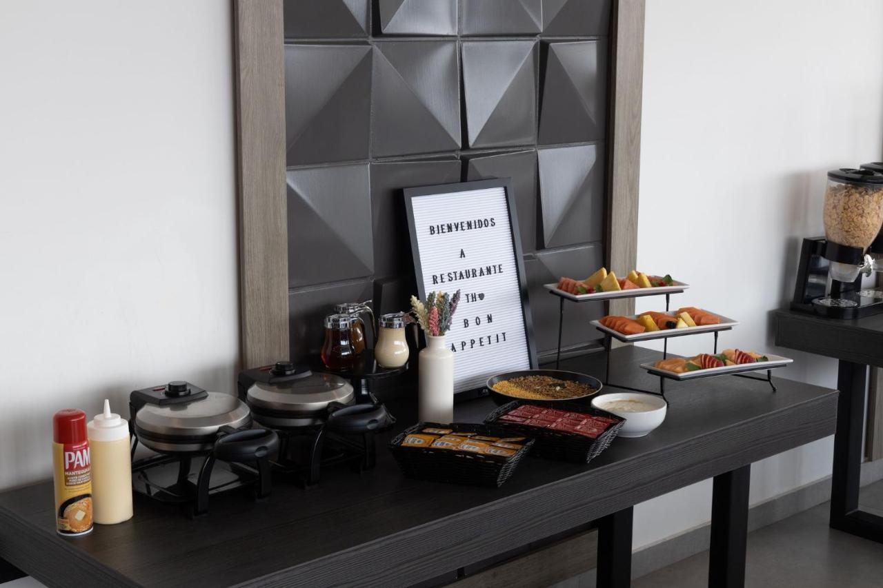 Th Hotel & Vivienda تيباتيتلان دي موريلوس المظهر الخارجي الصورة